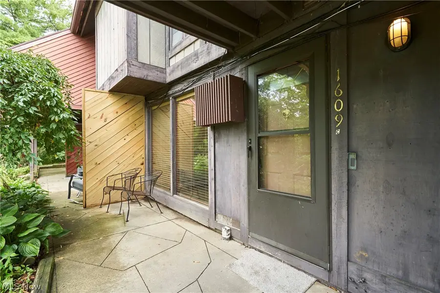 1609 Treetop Trail #C, 39, Akron, OH 44313 - #2