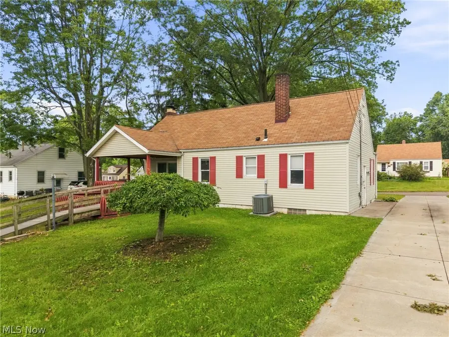 1117 Taggart Nw Street, Massillon, OH 44646 - #2