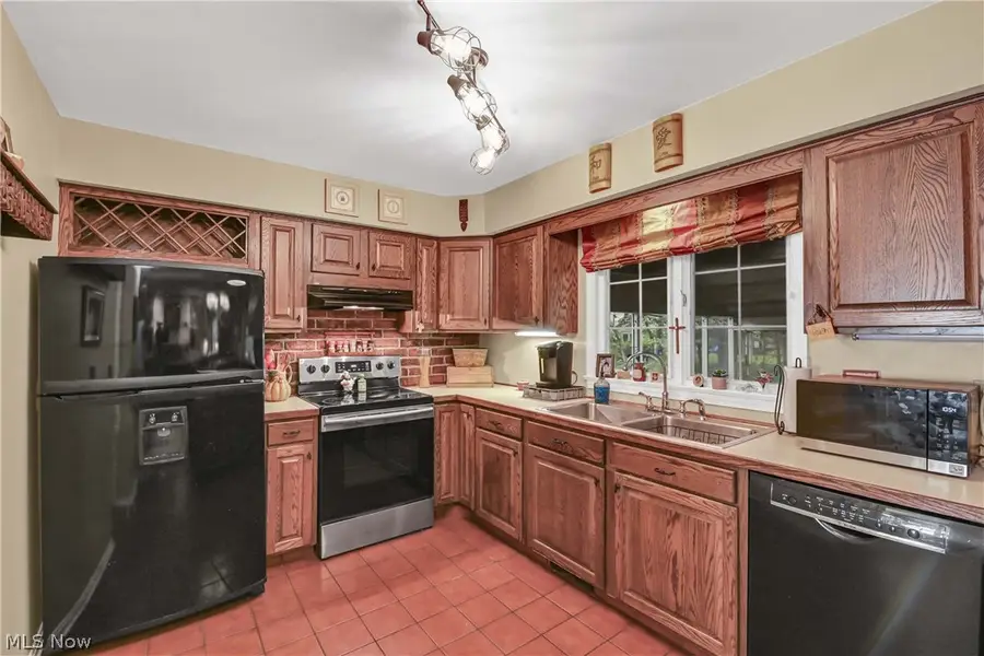 577 Debbington Drive, Bay Village, OH 44140 - #3