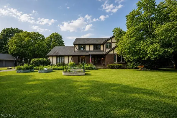 2458 Cedarwood Road, Pepper Pike, OH 44124