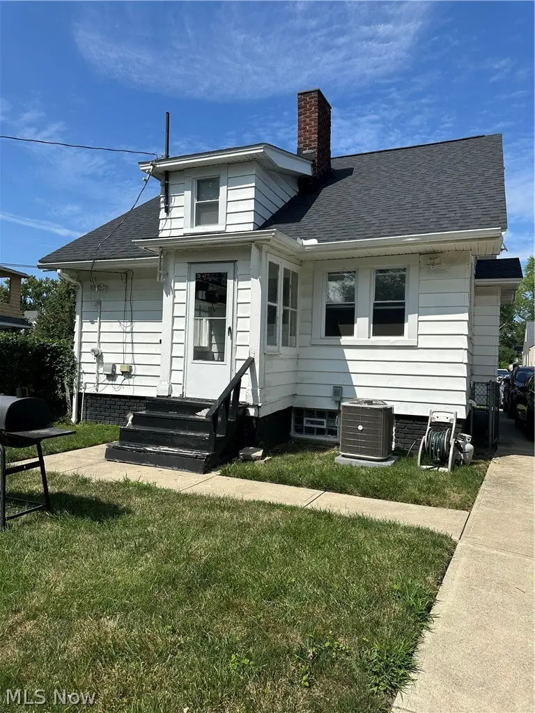 1566 E 204 E Street, Euclid, OH 44117 - #2