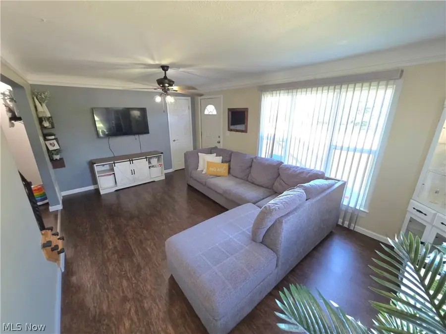 230 E 288th Street, Willowick, OH 44095 - #3