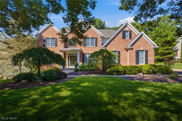 780 S Sussex Court, Aurora, OH 44202