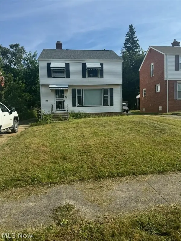 17425 Throckley Avenue, Cleveland, OH 44128