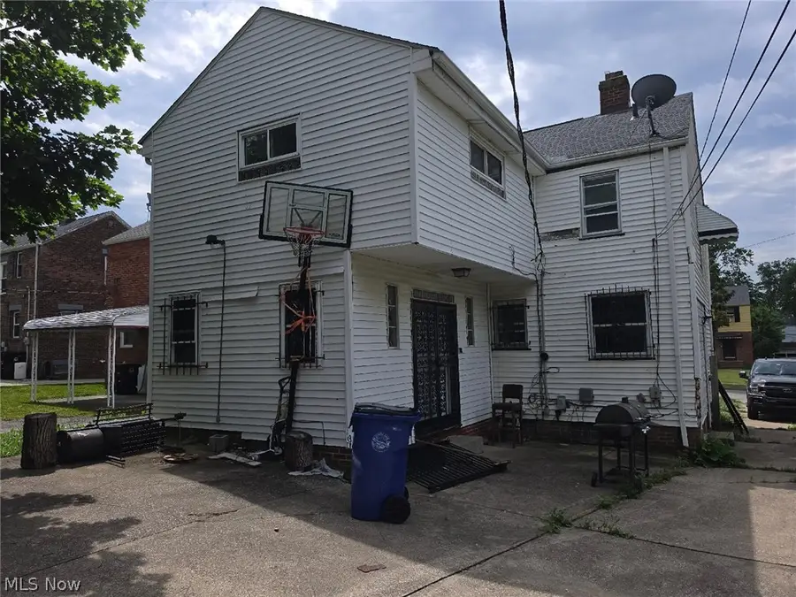17425 Throckley Avenue, Cleveland, OH 44128 - #3
