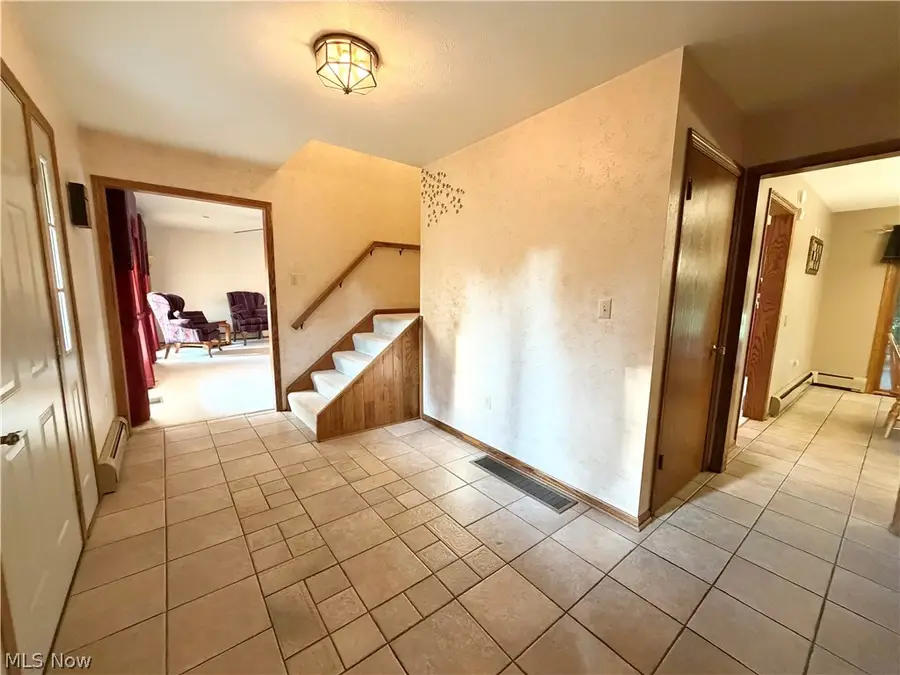 1406 Henn Hyde Ne Road, Warren, OH 44484 - #2