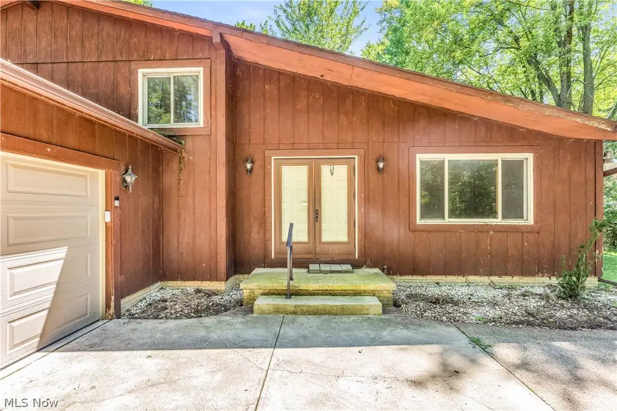 27371 Bagley Road, Olmsted, OH 44138 - #2