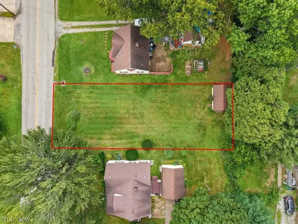 2755 Springfield Lake Drive, Akron, OH 44312