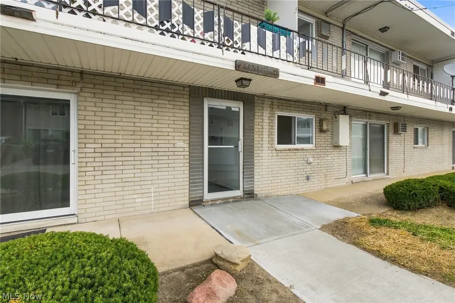 1402 Golden Gate Boulevard #G203, Mayfield Heights, OH 44124 - #2