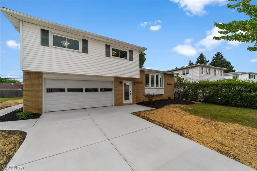 6881 Lantern Lane, Parma Heights, OH 44130 - #2