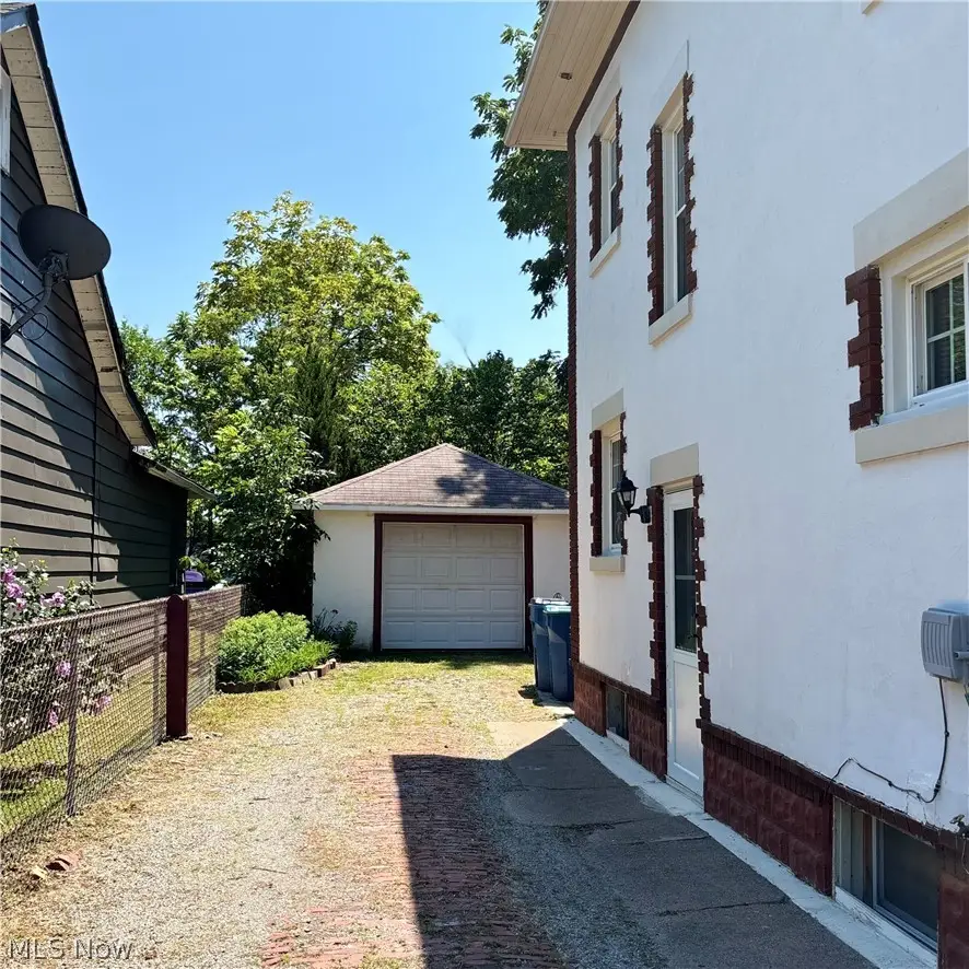 1327 W 9th Street, Lorain, OH 44052 - #3
