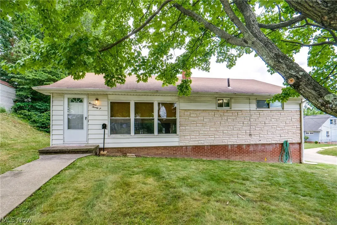 1425 Colonial Ne Boulevard, Canton, OH 44714 - #1