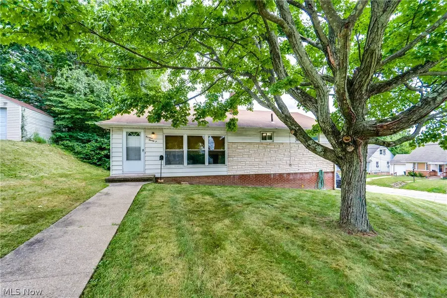 1425 Colonial Ne Boulevard, Canton, OH 44714 - #2