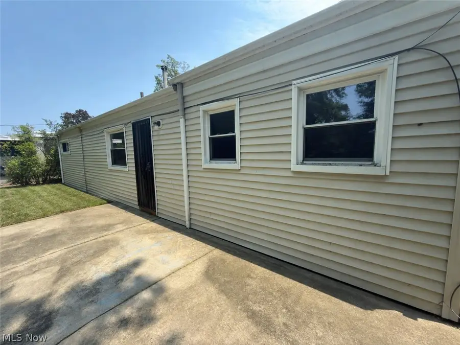 2024 Ridgehill Road, Cleveland, OH 44121 - #2