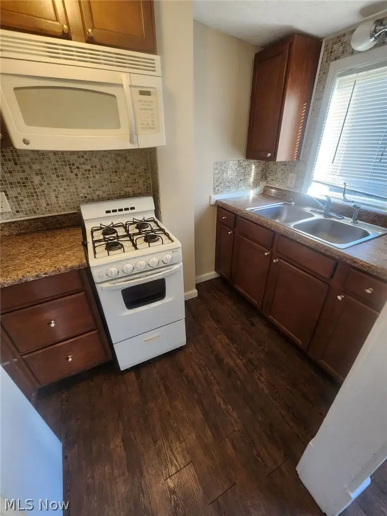 2235 SW 24th Sw Street, Akron, OH 44314 - #2