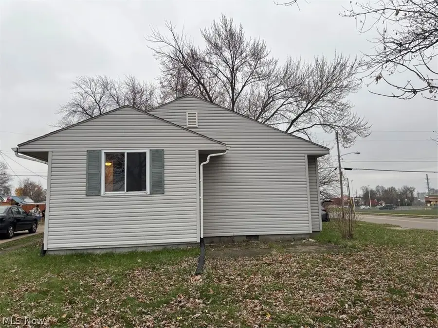 1820 Midway Ne Avenue, Canton, OH 44705 - #2