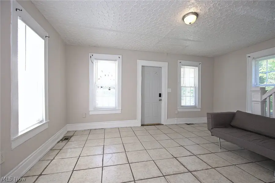 519 Wellington Avenue, Akron, OH 44305 - #2