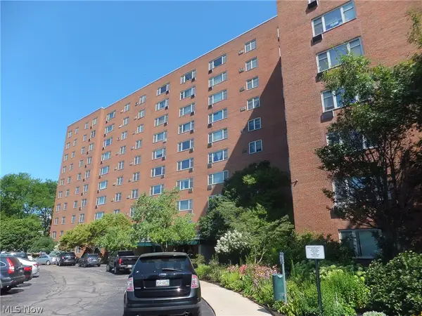 11820 Edgewater Drive #619, Lakewood, OH 44107