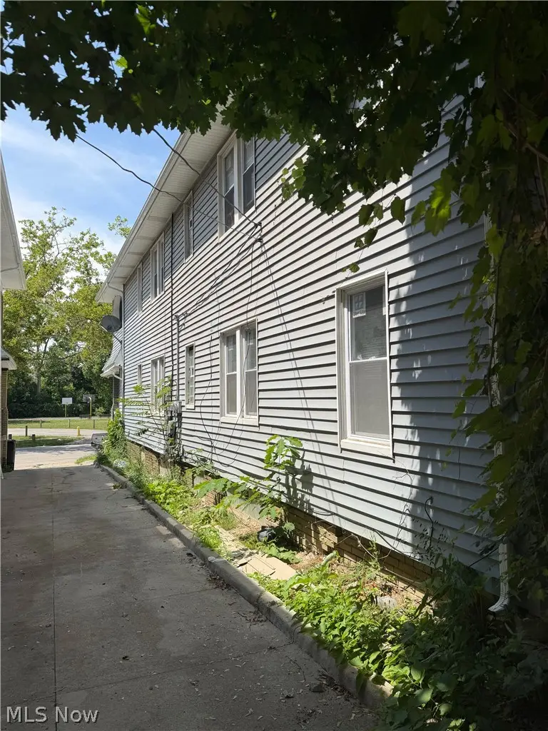 981 Thornhill Drive, Cleveland, OH 44108 - #2