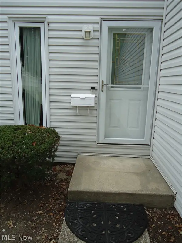 306 Deepwood Drive, Wadsworth, OH 44281