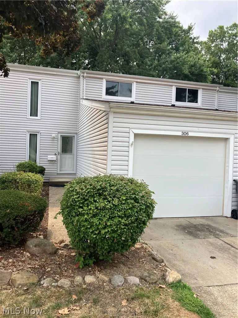 306 Deepwood Drive, Wadsworth, OH 44281 - #2