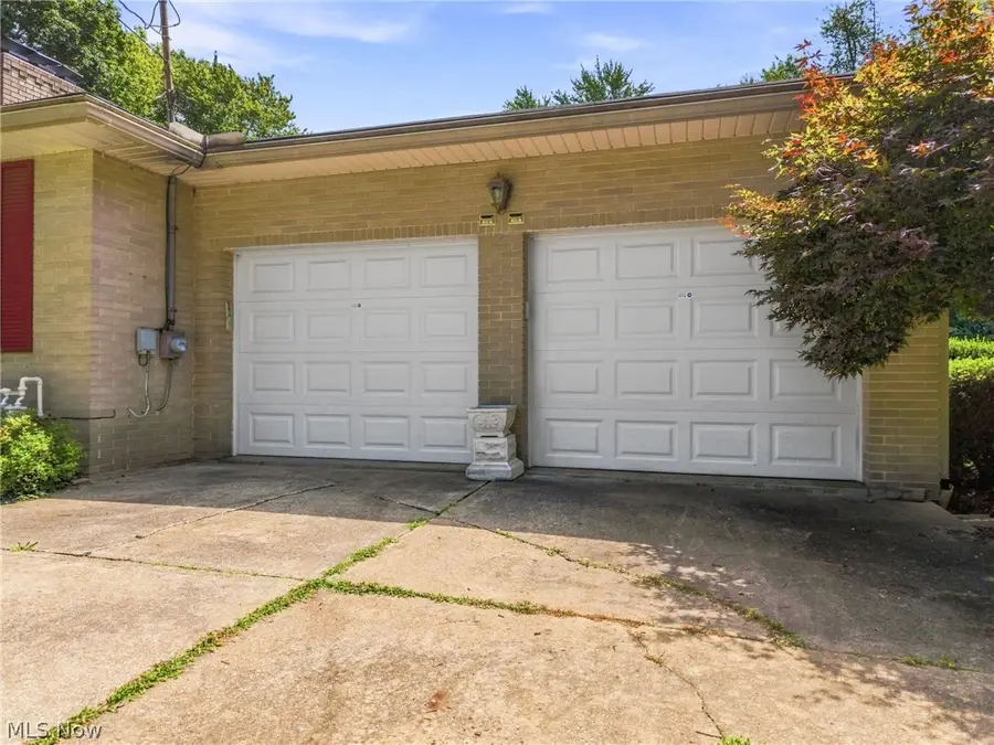 1129 Oak Tree Road, Akron, OH 44320 - #3