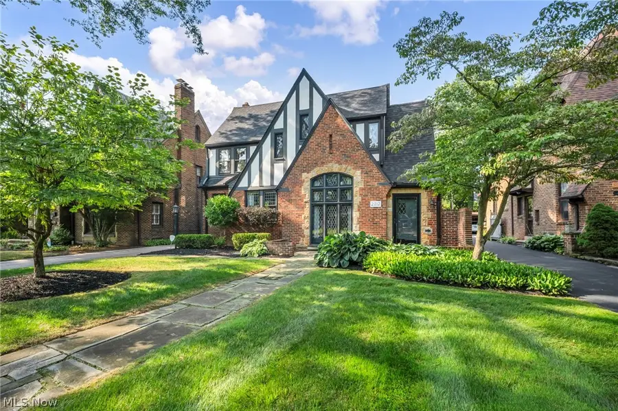2717 Derbyshire Road, Cleveland Heights, OH 44106 - #2