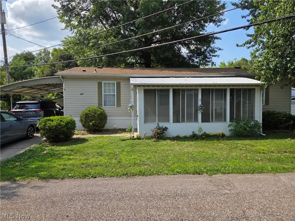 8 Maple Drive, Olmsted Twp, OH 44138