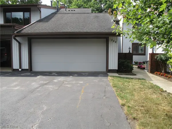 722 Tinkers Lane, Sagamore Hills, OH 44067