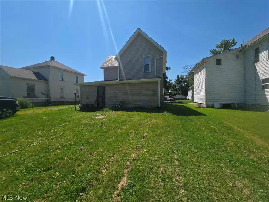 1203 Woodland Nw Street, Warren, OH 44483 - #3