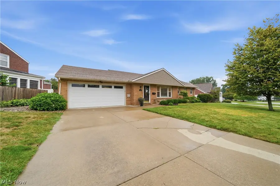 315 34th Nw Street, Canton, OH 44709 - #2