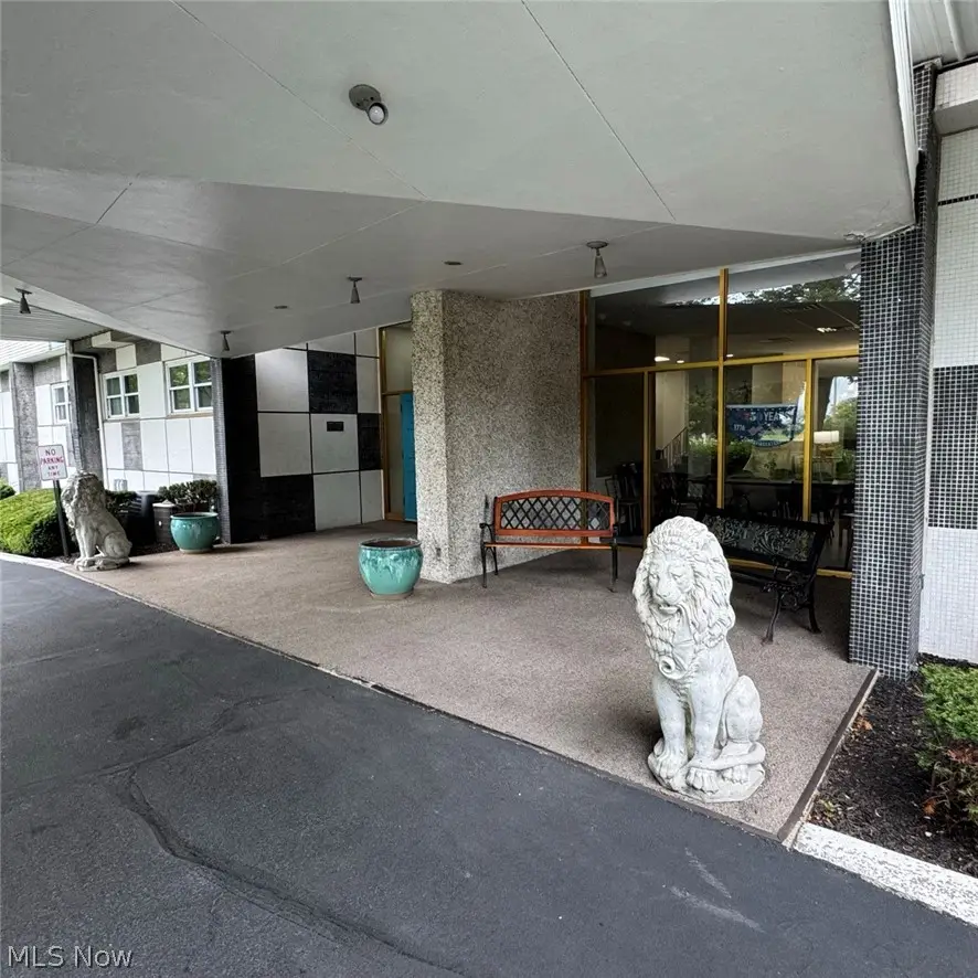 275 N Portage Path, Akron, OH 44303 - #3