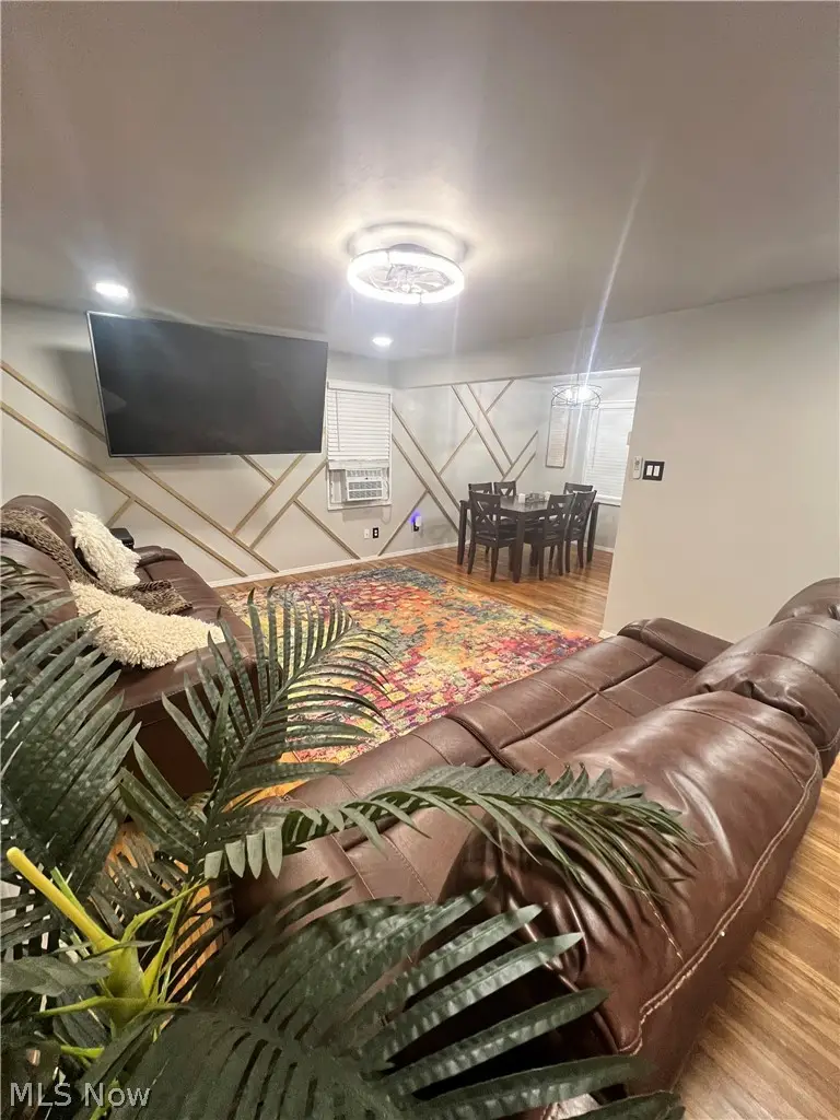 19106 Lanbury Avenue, Warrensville Heights, OH 44122 - #3