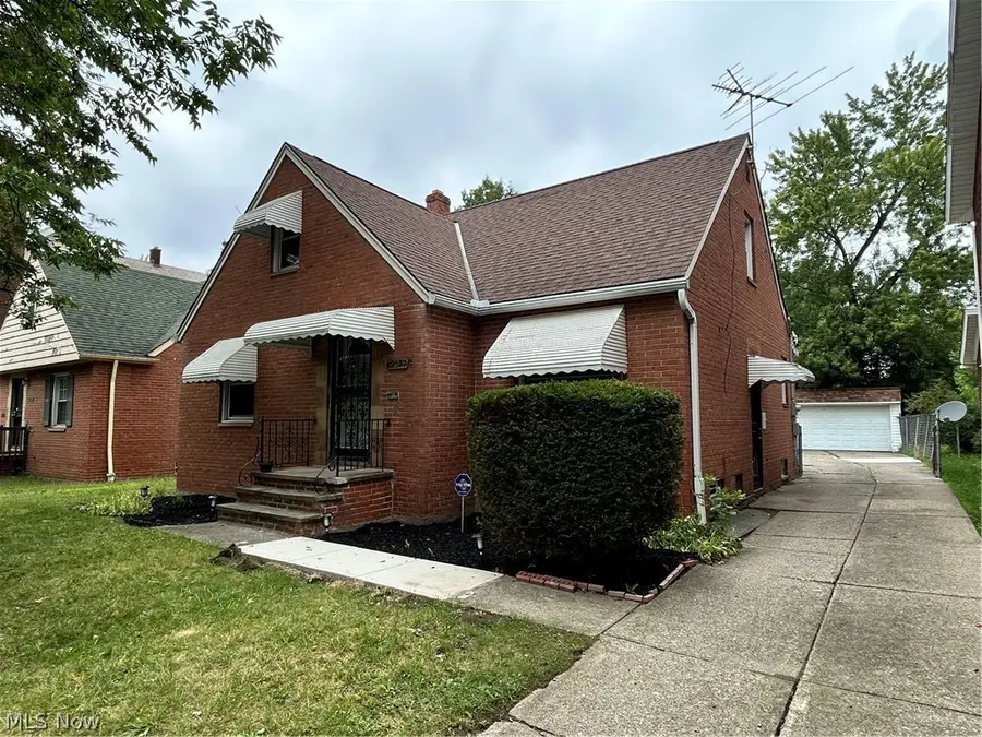 13099 Cedar Road, Cleveland Heights, OH 44118 - #2