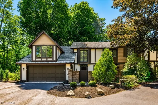 10 Hidden Valley Drive #10, Rocky River, OH 44116
