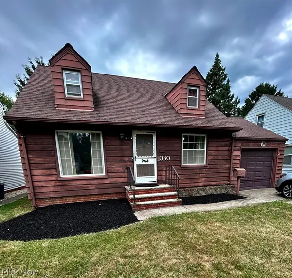 1380 Cranover Road, Lyndhurst, OH 44124