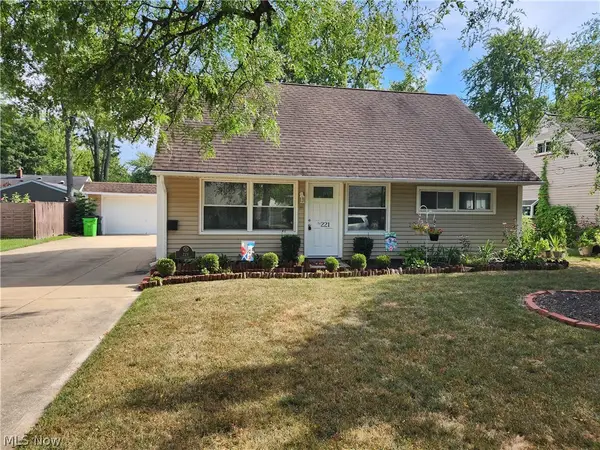 221 Wallace Drive, Berea, OH 44017