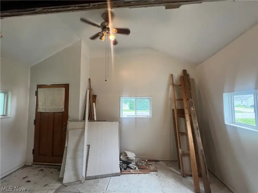 2085 Clermont Ne Avenue, Warren, OH 44483 - #3