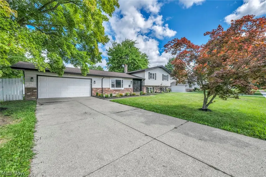28610 Lynhaven Drive, North Olmsted, OH 44070 - #2