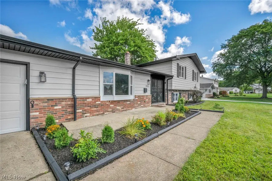 28610 Lynhaven Drive, North Olmsted, OH 44070 - #3