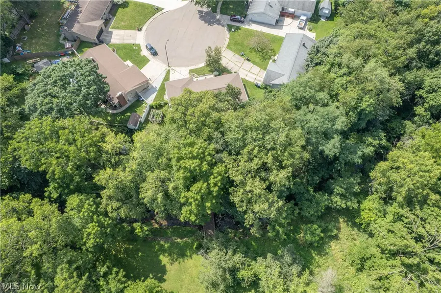 374 Woodlawn Reserve Road, Akron, OH 44305 - #3
