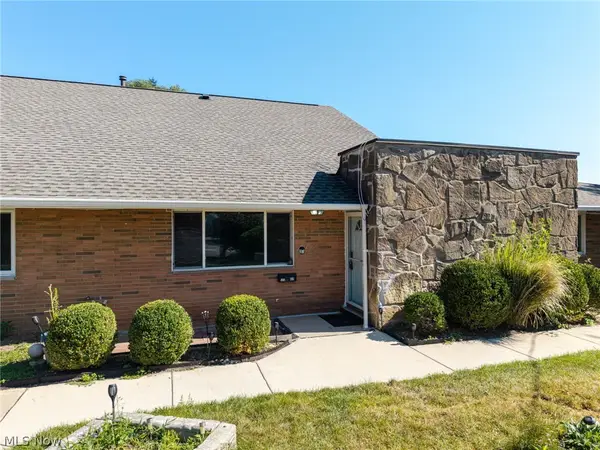 21860 River Oaks Drive #2G, Rocky River, OH 44116