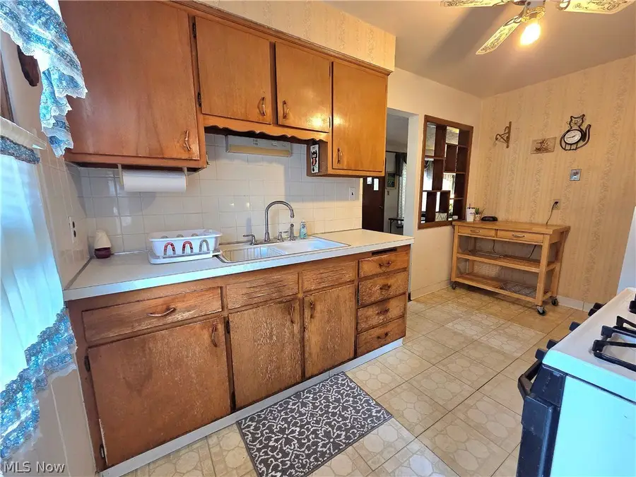 6040 W 54th Street, Parma, OH 44129 - #3