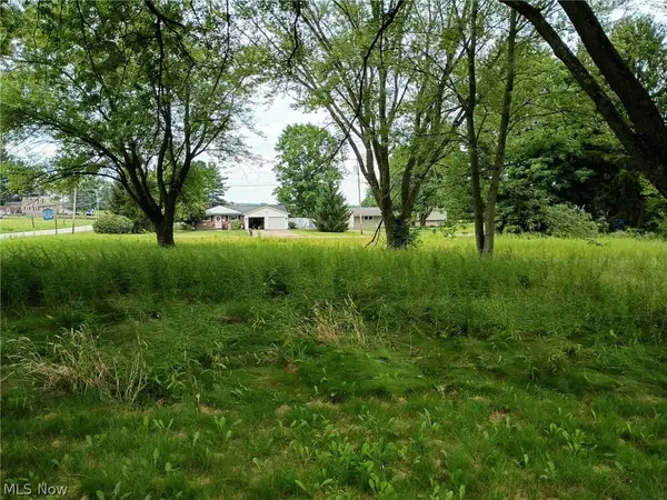 Ravenna Avenue, East Canton, OH 44730
