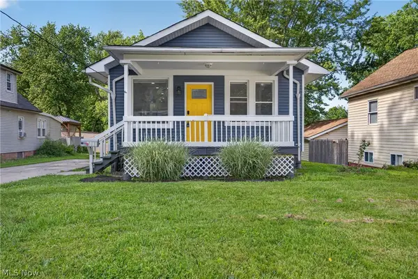 3226 W Ridgewood Drive, Parma, OH 44134
