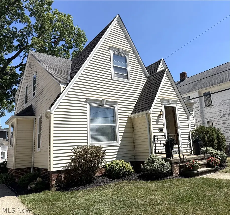 2231 Alger Road, Lakewood, OH 44107 - #1