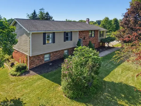 2190 Waterbury Drive, Uniontown, OH 44685