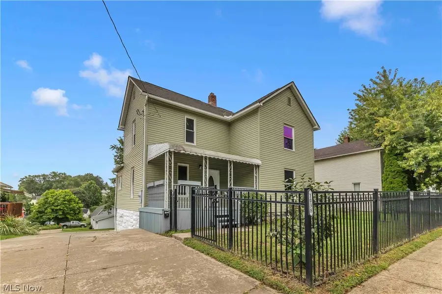 1038 W Hopocan Avenue, Barberton, OH 44203 - #2