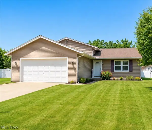 546 Fieldstone Drive, Amherst, OH 44001