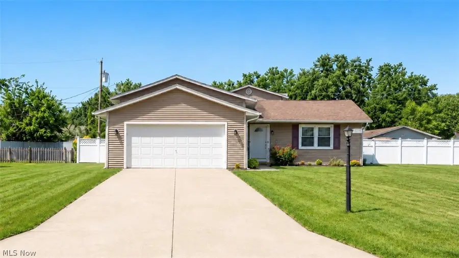 546 Fieldstone Drive, Amherst, OH 44001 - #2